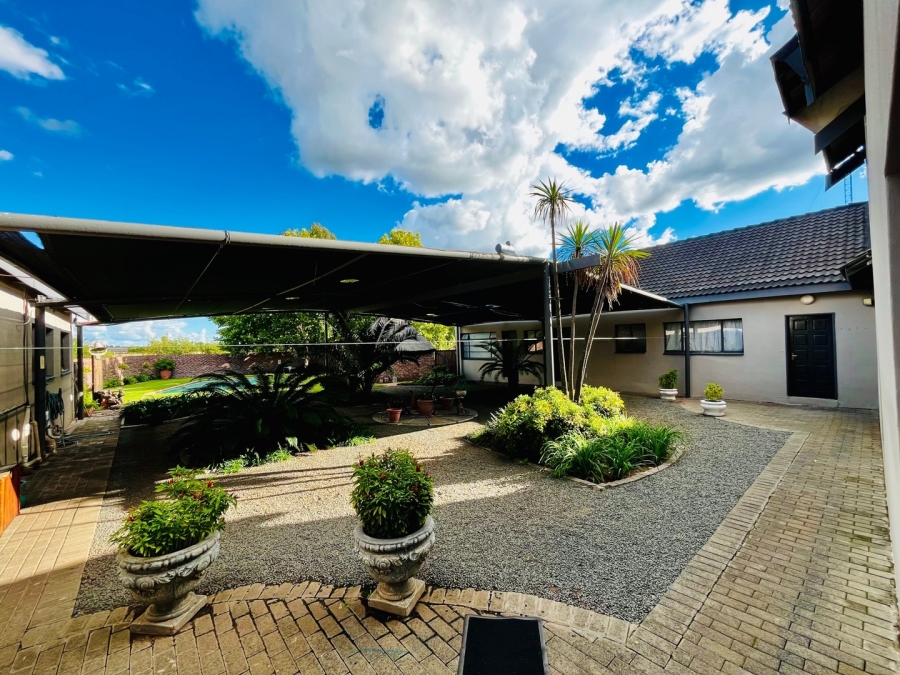 4 Bedroom Property for Sale in Roodewal Free State